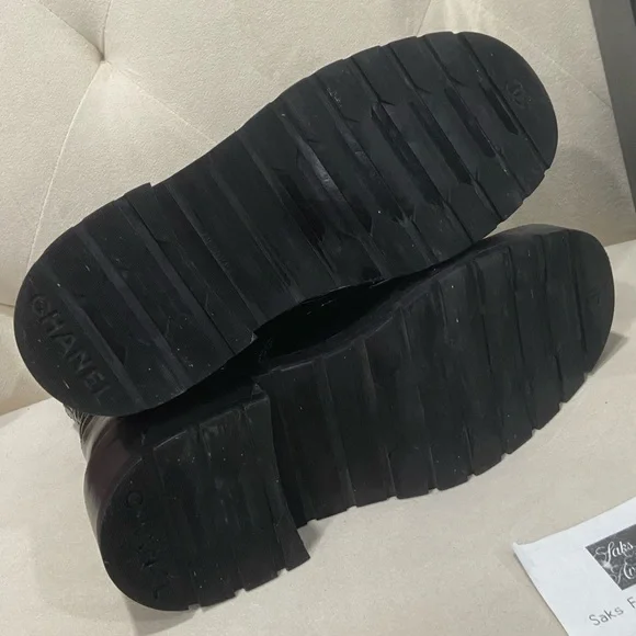 🔥🔥Chanel Quilted Calfskin CC Boots Size:38 - Picture 9 of 11